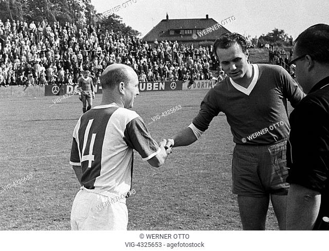 Fussball, Regionalliga West, Saison 1965/1966, Westfalia Herne gegen Fortuna Duesseldorf 2:3, Stadion am Schloss Struenkede in Herne, Platzwahl