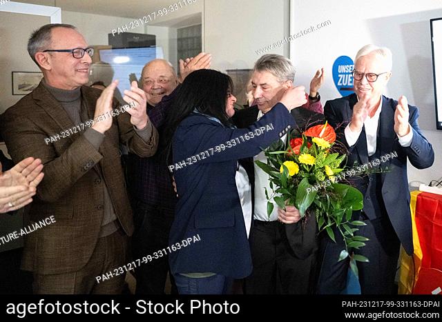 17 December 2023, Saxony, Pirna: Jörg Urban (l), chairman of the AfD in Saxony, Tim Lochner (2nd from right), the AfD candidate for mayor, and Bodo Herath (r)