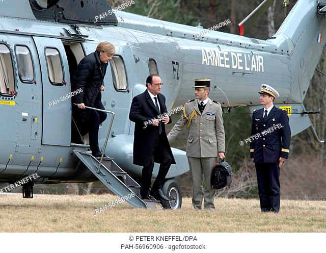 French President Francois Hollande (2L) and German Chancellor Angela Merkel (L, CDU) get off a helicopter in Seyne Les Alpes, France, 25 March 2015