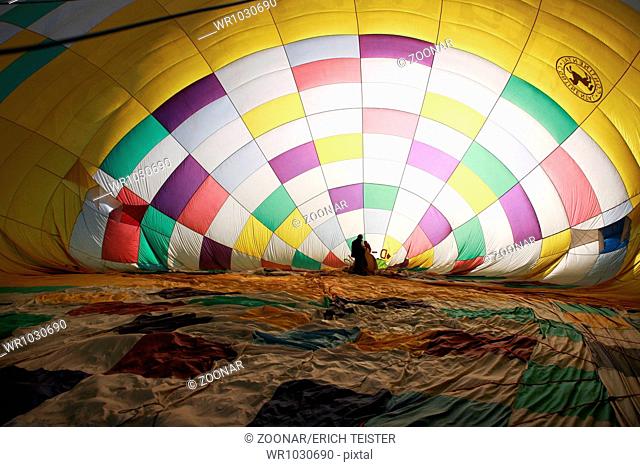 prepairing of a hot-air balloon ride