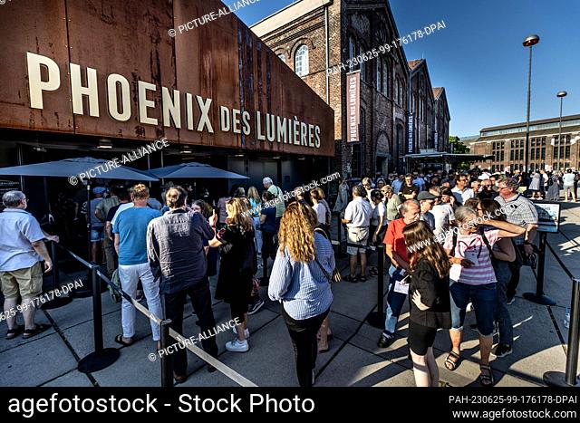 24 June 2023, North Rhine-Westphalia, Dortmund: High interest gave Phoenix des Lumières long queues. During the Extraschicht cultural festival