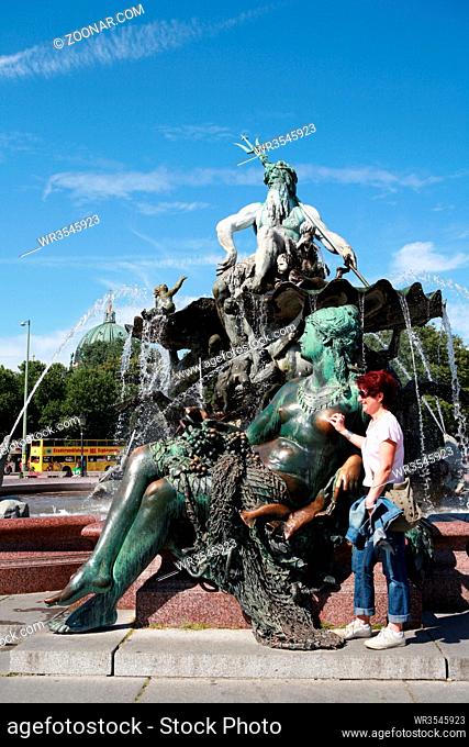 Neptunbrunnen auf dem Alexanderplatz, Berlin, Deutschland