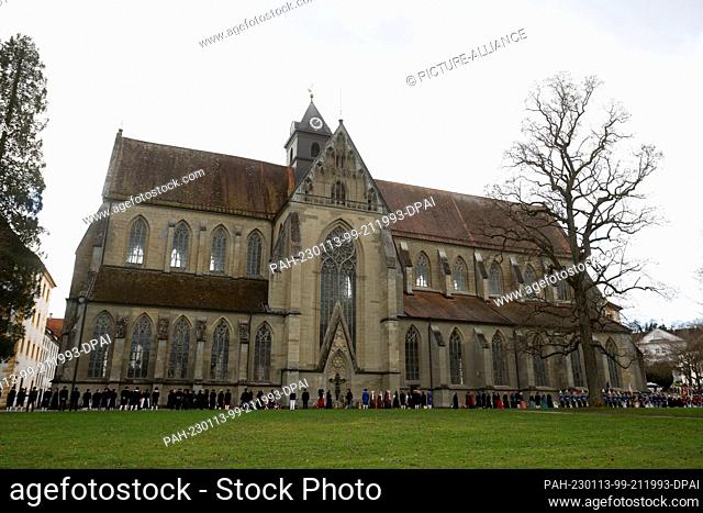 13 January 2023, Baden-Wuerttemberg, Salem: People stand around Salem Minster during the second funeral service for Max Margrave of Baden