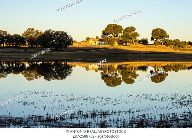 Paraje de Los Pozuelos and pond, Almansa, Albacete province, Spain