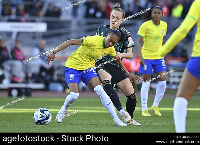 Felicitas RAUCH (GER), action, duels versus ADRIANA (BRA), football Laenderspiel women Germany (GER) - Brazil (BRA) on April 11th, 2023