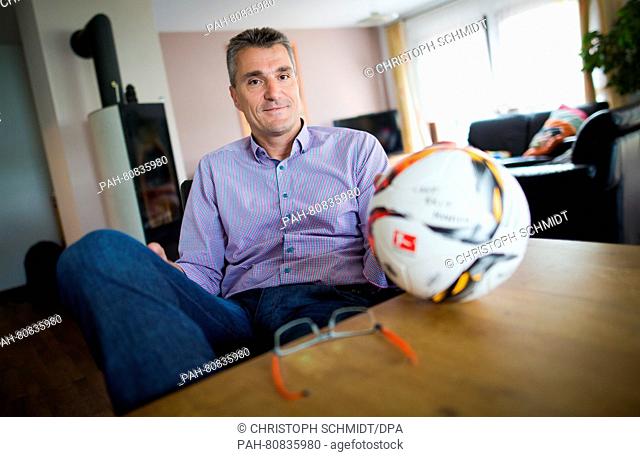 Referee Knut Kirchner, photographed during an interview with dpa at his home in Rottenburg, Germany, 27 May 2016. HPOTO: CHRISTOPH SCHMIDT/dpa | usage worldwide
