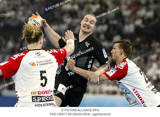 17 May 2019, Schleswig-Holstein, Kiel: Handball: EHF Cup, Team Tvis Holstebro - THW Kiel, Final Four, Semifinals. Holstebros Lars Mousing Nielsen (l-r)