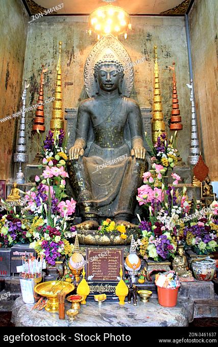 Bronze Buddha in temple in Wat Na Phramain (Wat Phramerurachikaram) in Ayutthaya, Thailand