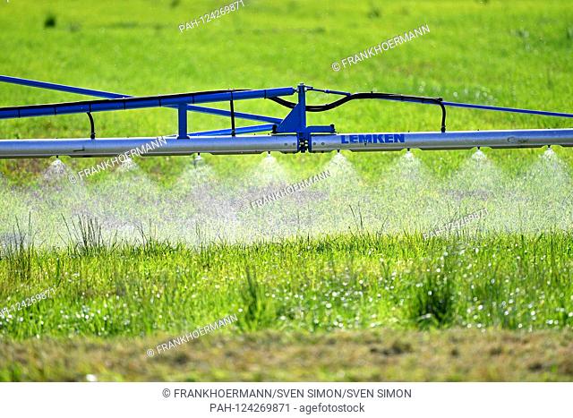 A farmer brings out crop protection with glyphosate on a field, splash, syringe, spray, tractor, spray, weedkiller, poison, carcinogenic, farmer, agriculture