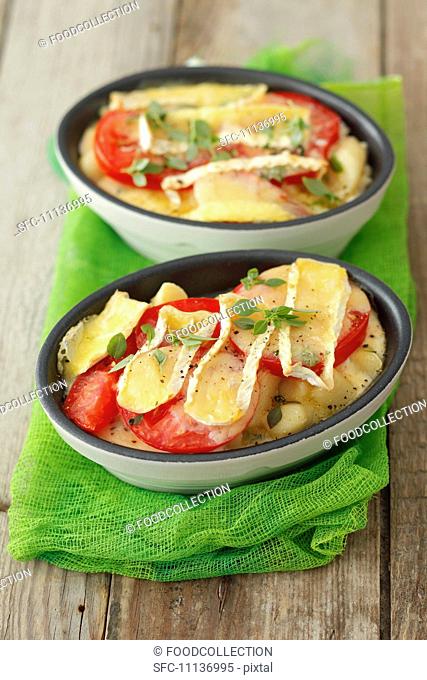 Gnocchi baked with tomatoes and Camembert