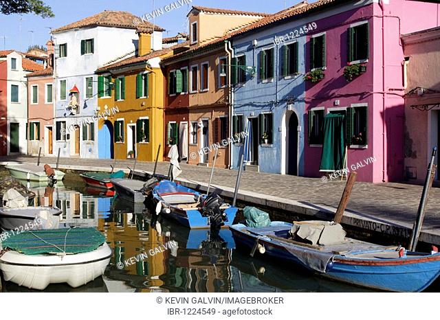 Brightly painted houses on Burano island in the Venice lagoon, Venice, Veneto, Italy, Europe