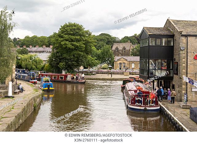 England, Yorkshire, Skipton - Riverboats in a canal that flows through the town of Skipton, a market town and civil parish in the Craven district of North...