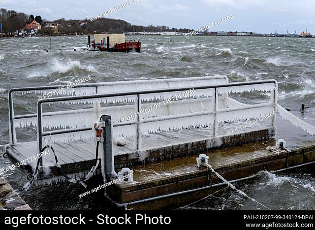 07 February 2021, Schleswig-Holstein, Eckernförde: A jetty is covered with a layer of ice in the harbour in Eckernförde. Slanted icicles have formed because of...