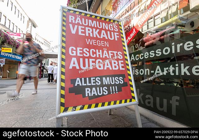 21 September 2020, Baden-Wuerttemberg, Stuttgart: A sign with the inscription ""Clearance sale due to discontinuation of business - Everything must go