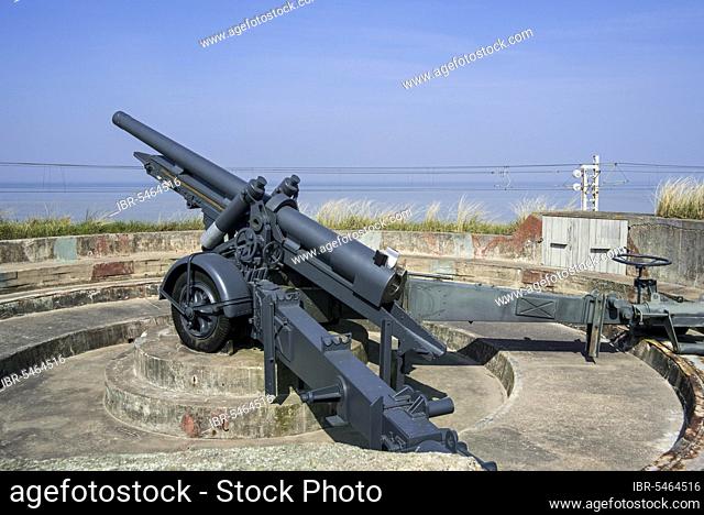Canon de 12 cm L mle 1931, 120mm howitzer, Belgian field gun at Raversyde Atlantikwall, Open Air Museum Atlantikwall in Raversijde, Belgium, Europe