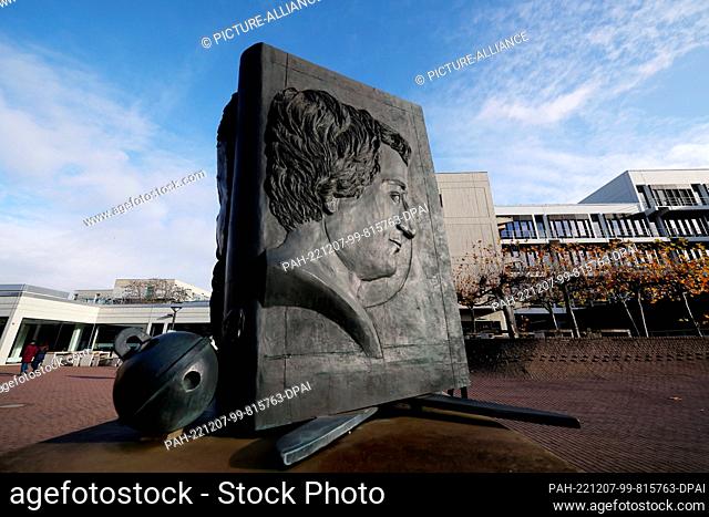 PRODUCTION - 07 December 2022, North Rhine-Westphalia, Duesseldorf: A bronze monument on the grounds of the Düsseldorf Heinrich Heine University for the...
