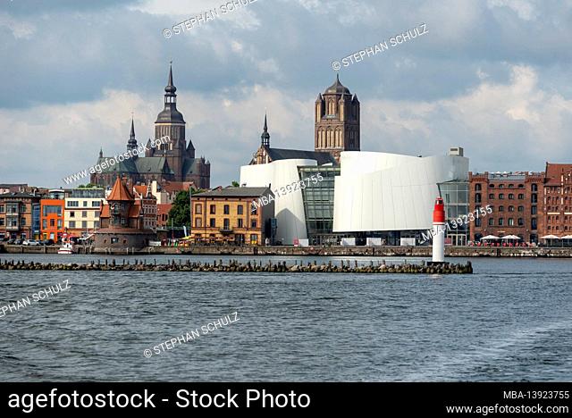 Germany, Mecklenburg-Western Pomerania, Ozeaneum, marine museum, old storage building, Stralsund city harbor