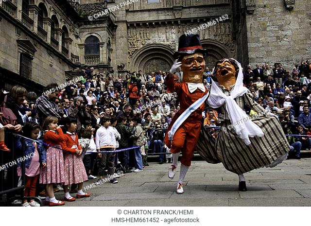 Spain, Galicia, Santiago de Compostela, listed as World Heritage by UNESCO, galician folk dances and parade of the Giants on the Plaza das Praterias