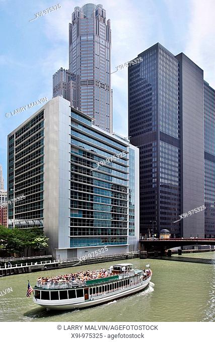 Architectural tour boat traveling down Chicago River
