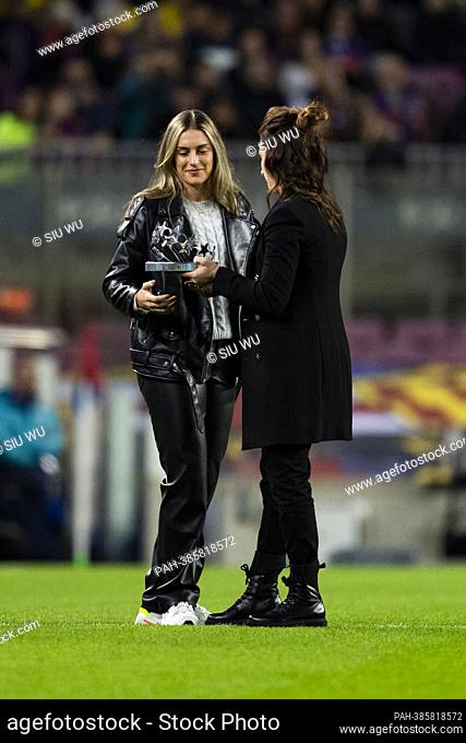 Alexia Putellas (FC Barcelona) is pictured with the trophy for best UEFA player during the Women?s Champions League football match between FC Barcelona and...