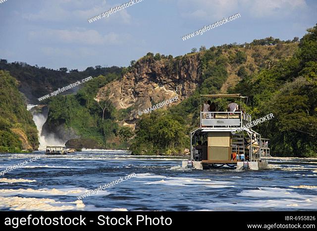 Tourist boat cruising the Nile before the Murchison Falls, also known as Kabarega Falls on the Nile, Murchison Falls National Park, Uganda, Africa