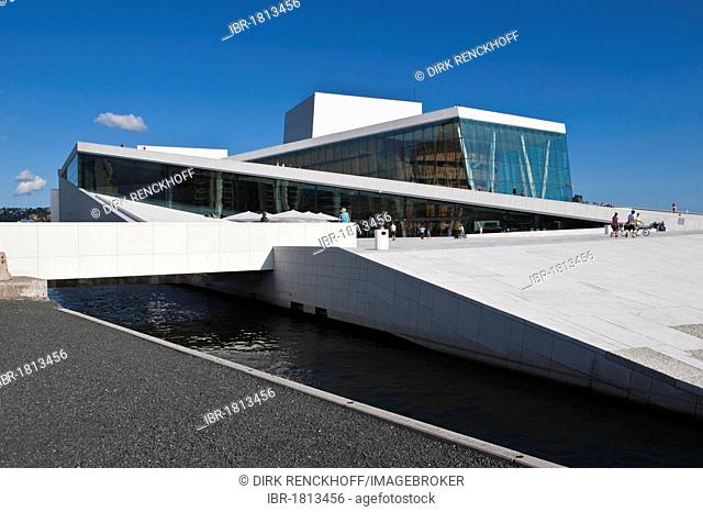 Oslo Opera House, Operahuset, Bjørvika Bay, built by Snøhetta, Oslo, Norway, Europe