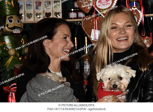 13 November 2018, Austria, Henndorf: The actress Kristin Davis (l) and the model Kate Moss are guests at the traditional pre-opening of the Christmas market at...