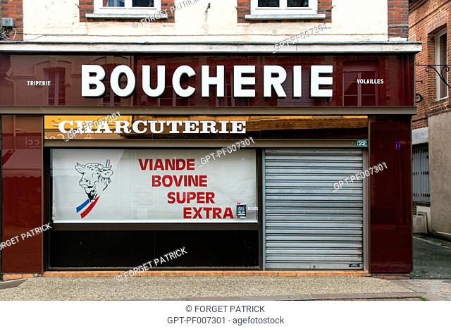 CLOSED PHARMACY, BUSINESS CLOSURES IN THE TOWN CENTER OF RUGLES (27), FRANCE