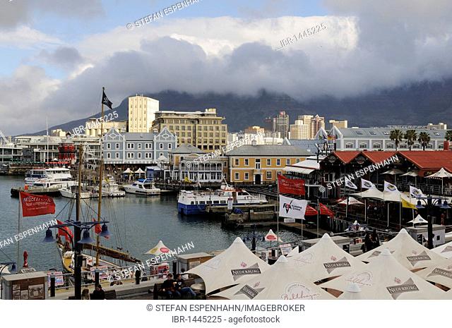 Quay 4, view to Waterfront and Table Mountain, Waterfront, Cape Town, Cape Province, South Africa, Africa