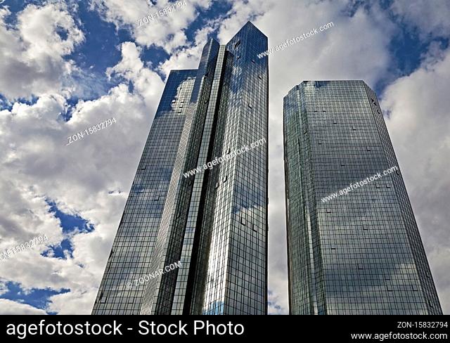 Verspiegelte Konzernzentrale der Deutschen Bank, Zwillingsstuerme, Frankfurt am Main, Hessen, Deutschland, Europa