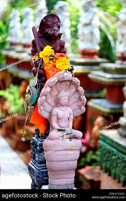 Sculpture of divine beings in Thailand with fotografirovanie in Buddhist temples