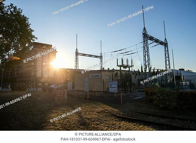 31 October 2018, Berlin: The sun rises over Siemens Dynamowerk on Nonnendammallee in Berlin-Siemensstadt. The innovation campus planned by Siemens with...