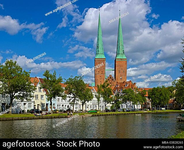 Cathedral with houses on the Obertrave, Hanseatic City of Lbeck, Schleswig-Holstein, Germany