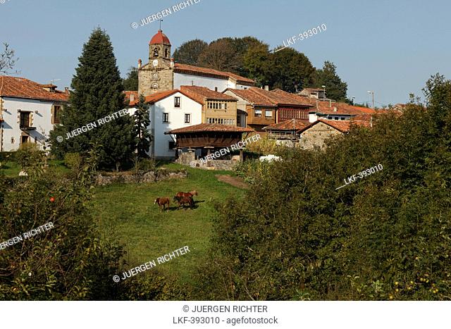 Horreo, traditionel storehouse, granary, Torazo, near Infiesto, province of Asturias, Principality of Asturias, Northern Spain, Spain, Europe