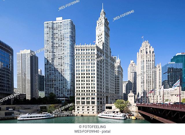 USA, Illinois, Chicago, Chicago River, Wrigley Building, Tribune Tower