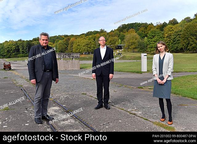 02 October 2020, Thuringia, Nordhausen: Jens-Christian Wagner (l), director of the Buchenwald and Mittelbau-Dora Memorials Foundation, Karsten Uhl (M)