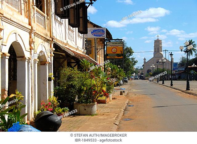 French colonial era, old houses, market place, Christian Church of St. Theresa, Savannakhet, Laos, Southeast Asia, Asia