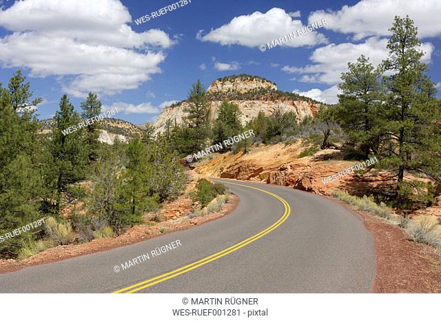 USA, Utah, empty Zion-Mount Carmel Highway