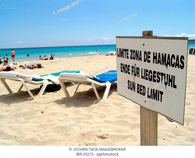 ESP, Spain, Balearic Islands, Mallorca : Beach of Cala Millor, sign marks the borderline for sun beds at the beach