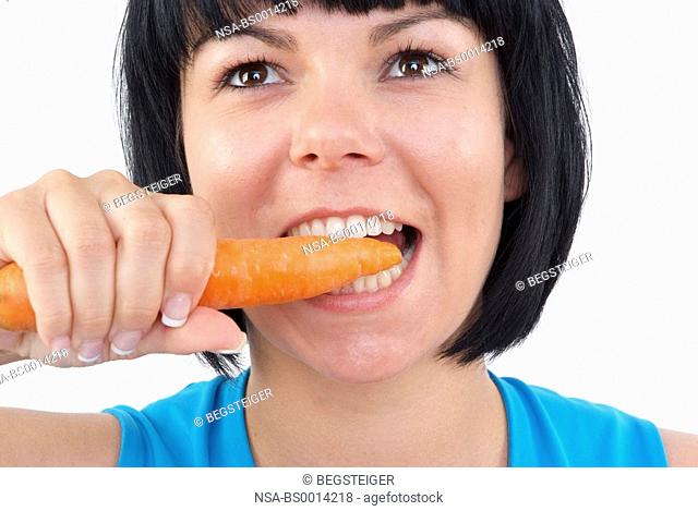 woman eats carrot