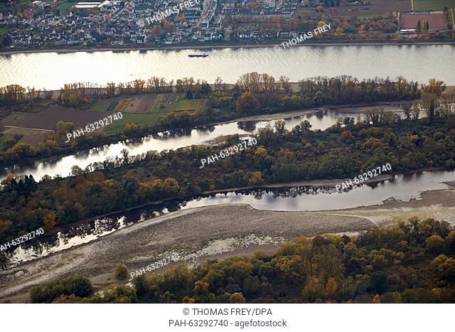 An aerial shot shows sandbanks in the Rheine near to Bendorf, Germany, between the river islands of Niederwerth and Graswerth, 4 November 2015
