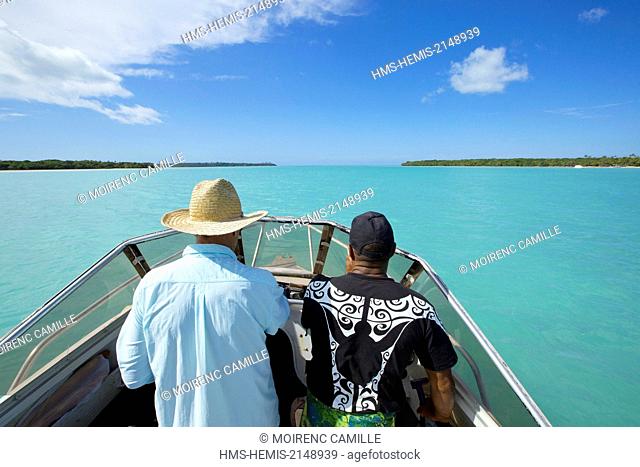 France, New Caledonia, Isle of Pines, Bay Saint Joseph fishing, Lagoon listed as World Heritage by UNESCO