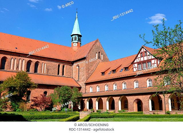 Klausurhof, Cecilienhaus, Klosterkirche St. Marien, Kloster Lehnin, Brandenburg, Deutschland