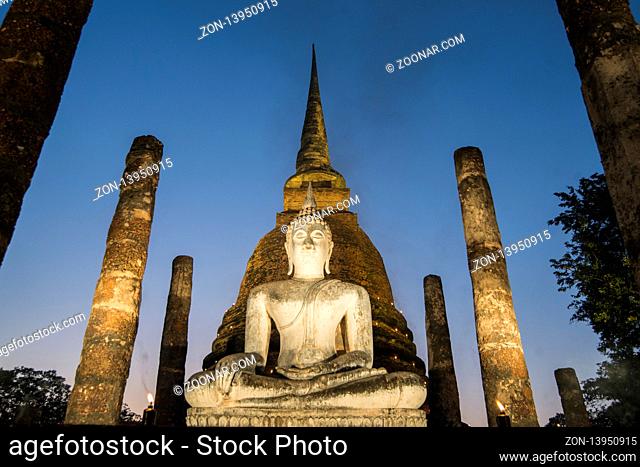 a Buddha with a stupa at the Wat Sa Si Temple at the Historical Park in Sukhothai in the Provinz Sukhothai in Thailand.  Thailand, Sukhothai, November, 2018