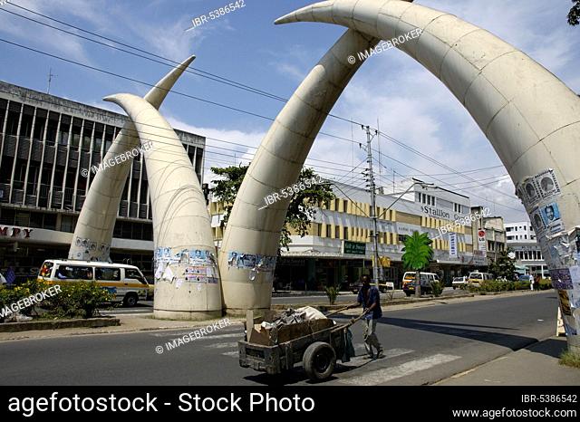 Aluminium tusks, Moi Avenue, Mombasa, Kenya, Africa