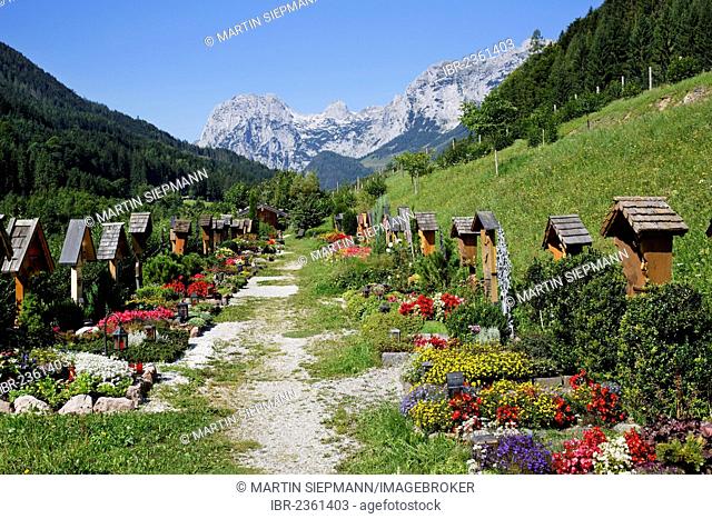 Cemetery, Reiter Alps at the rear, Ramsau bei Berchtesgaden, Berchtesgadener Land, Upper Bavaria, Bavaria, Germany, Europe