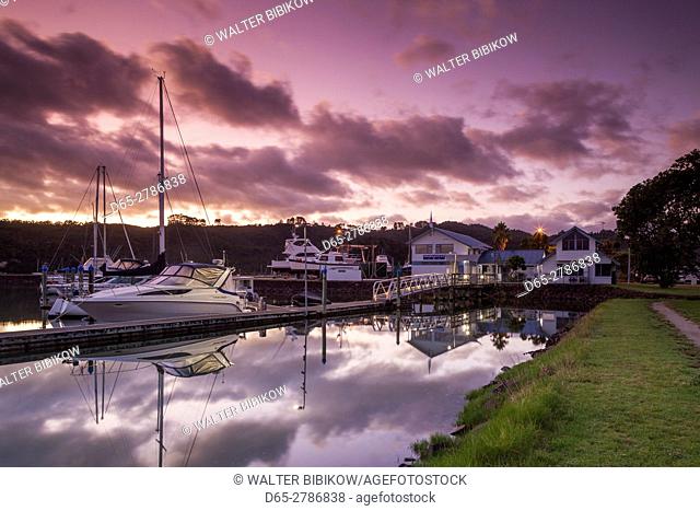 New Zealand, North Island, Coromandel Peninsula, Whitianga, Whitianga Harbour Marina, dawn