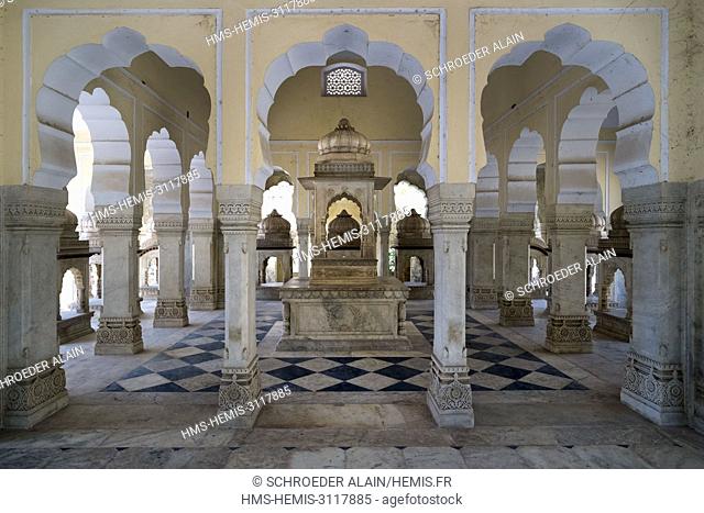 India, Rajasthan State, Jaipur, the Gaitore cenotaphs are located 15km away from Jaipur, it is here that many rulers of Jaipur were cremated and their chhatris...