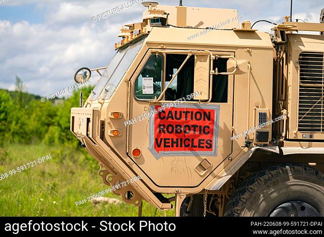 08 June 2022, Bavaria, Hohenfels: An Autonomous Transport Vehicle (ATV) stands on a road during a demonstration. The newly unveiled US Army vehicles are...