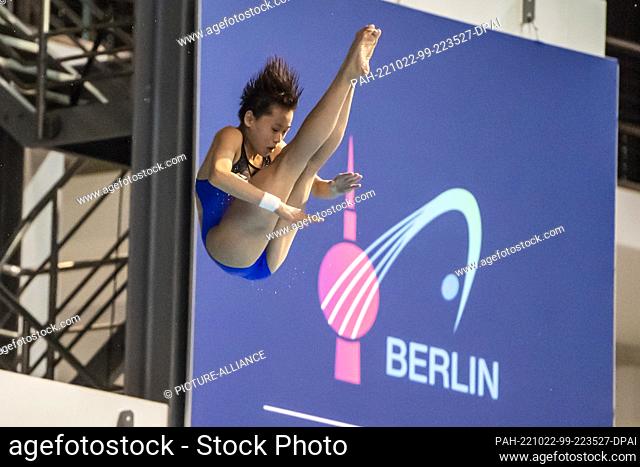 22 October 2022, Berlin: Water diving: World Cup, decisions, high diving 10 m, women: Hongchan Quan from China in action. She finished in second place